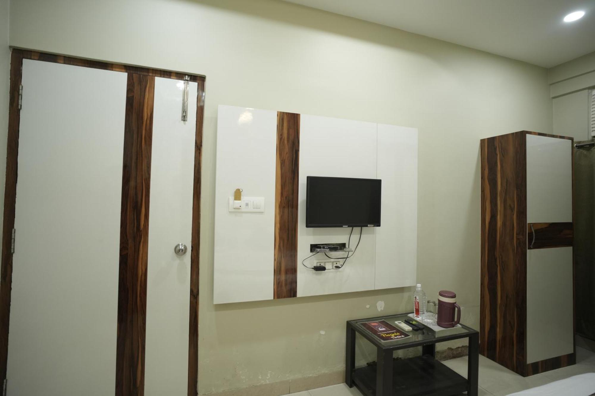 Hotel Rajkamal Near Varanasi Railway Station Экстерьер фото