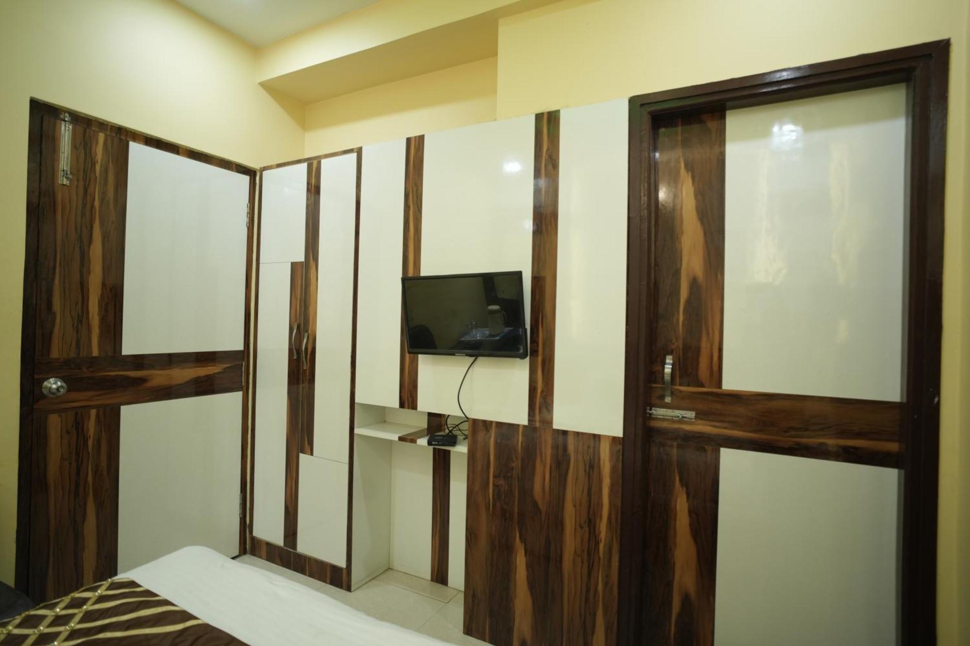 Hotel Rajkamal Near Varanasi Railway Station Экстерьер фото
