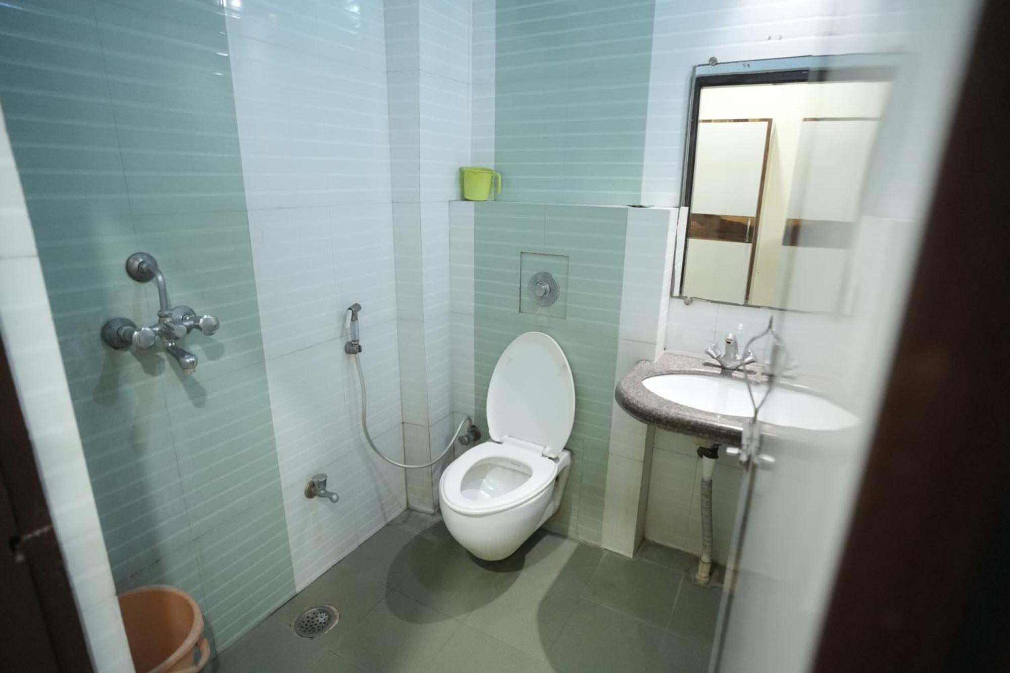 Hotel Rajkamal Near Varanasi Railway Station Экстерьер фото