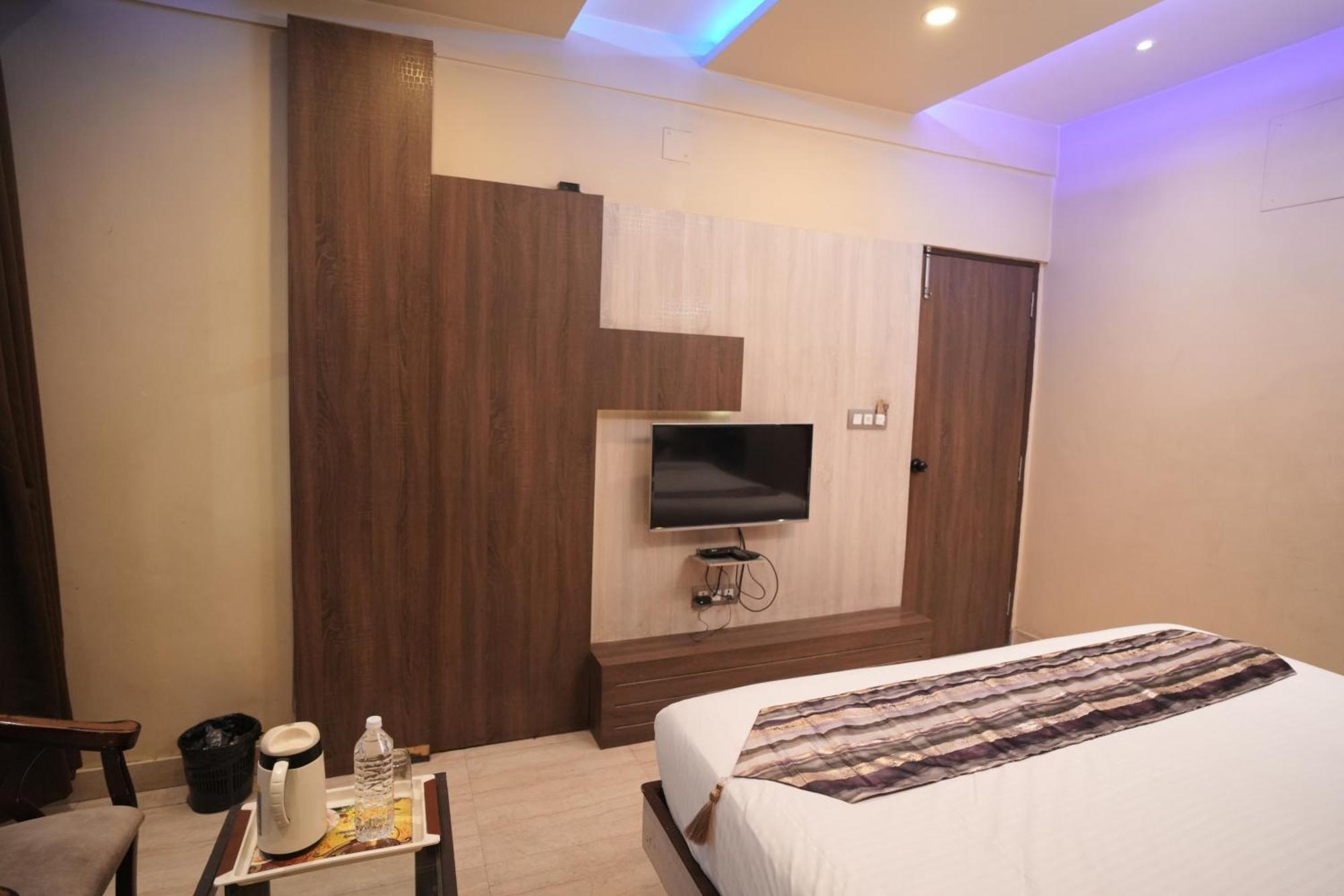 Hotel Rajkamal Near Varanasi Railway Station Экстерьер фото
