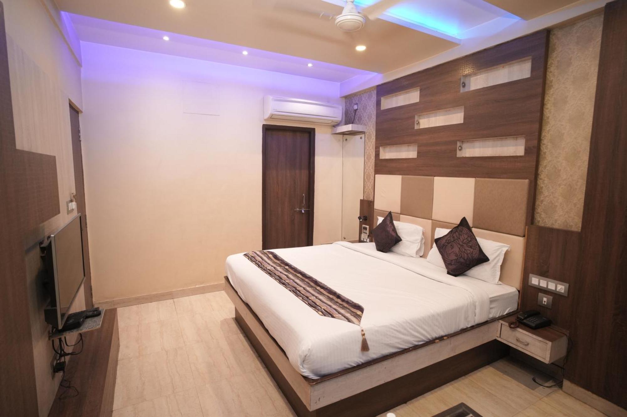 Hotel Rajkamal Near Varanasi Railway Station Экстерьер фото